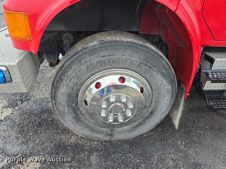 image for item FI0663 1999 IH Superior 4900 rescue vehicle