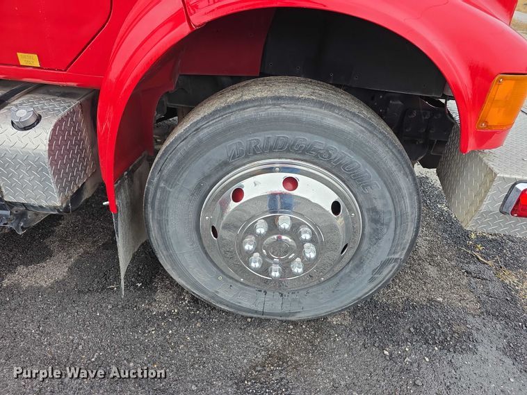 image for item FI0663 1999 IH Superior 4900 rescue vehicle