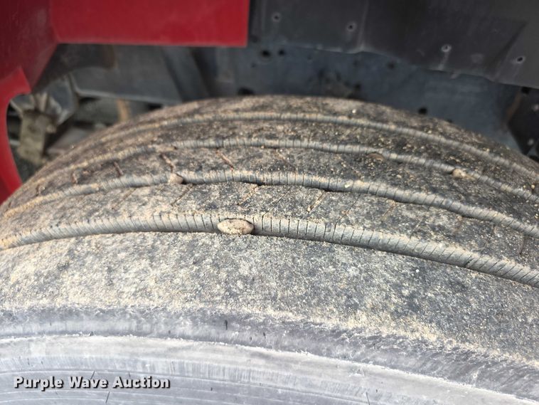 image for item FI0663 1999 IH Superior 4900 rescue vehicle