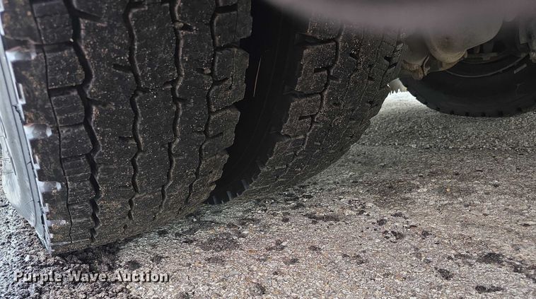 image for item FI0663 1999 IH Superior 4900 rescue vehicle