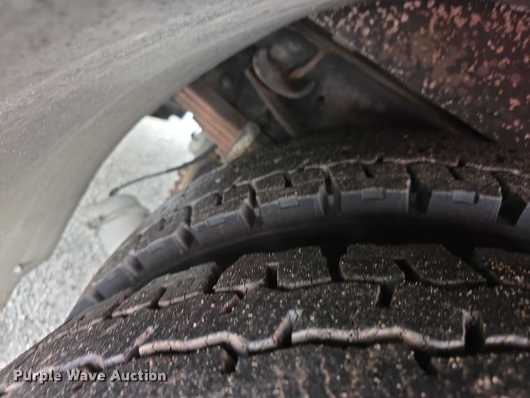 image for item FI0663 1999 IH Superior 4900 rescue vehicle