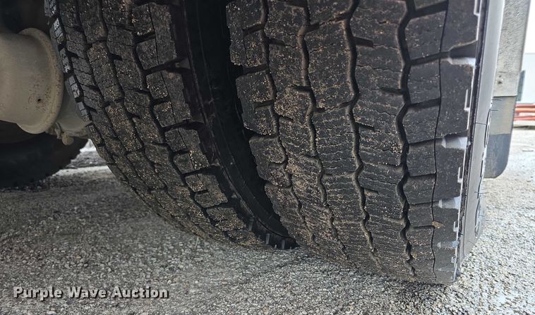 image for item FI0663 1999 IH Superior 4900 rescue vehicle