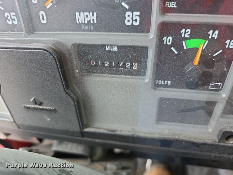 image for item FI0663 1999 IH Superior 4900 rescue vehicle