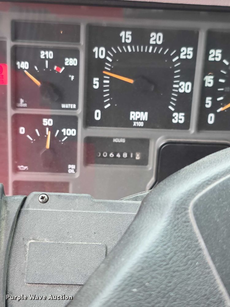 image for item FI0663 1999 IH Superior 4900 rescue vehicle