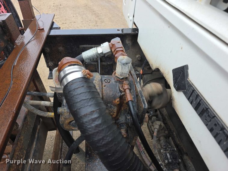 image for item FI0665 1999 International 4900 flatbed truck