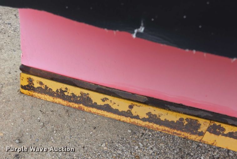 image for item FI0665 1999 International 4900 flatbed truck