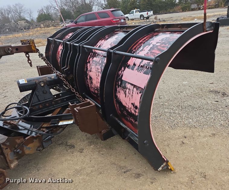 image for item FI0665 1999 International 4900 flatbed truck