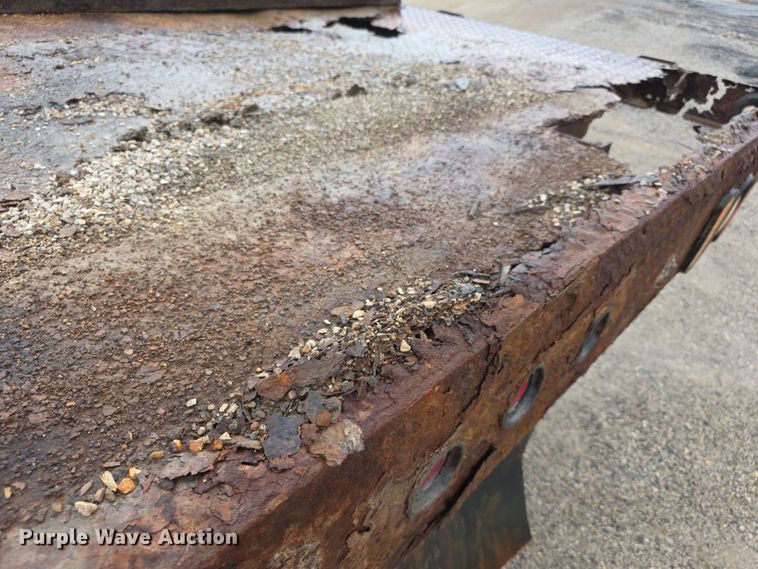 image for item FI0665 1999 International 4900 flatbed truck