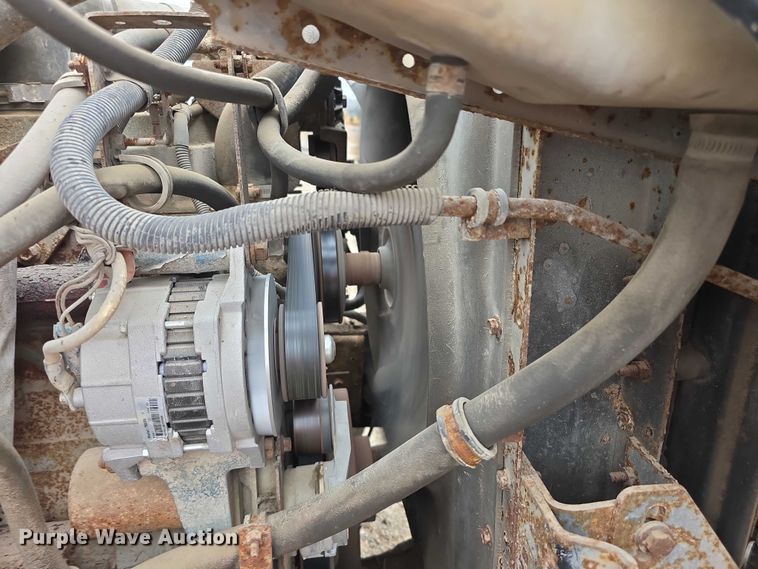 image for item FI0665 1999 International 4900 flatbed truck