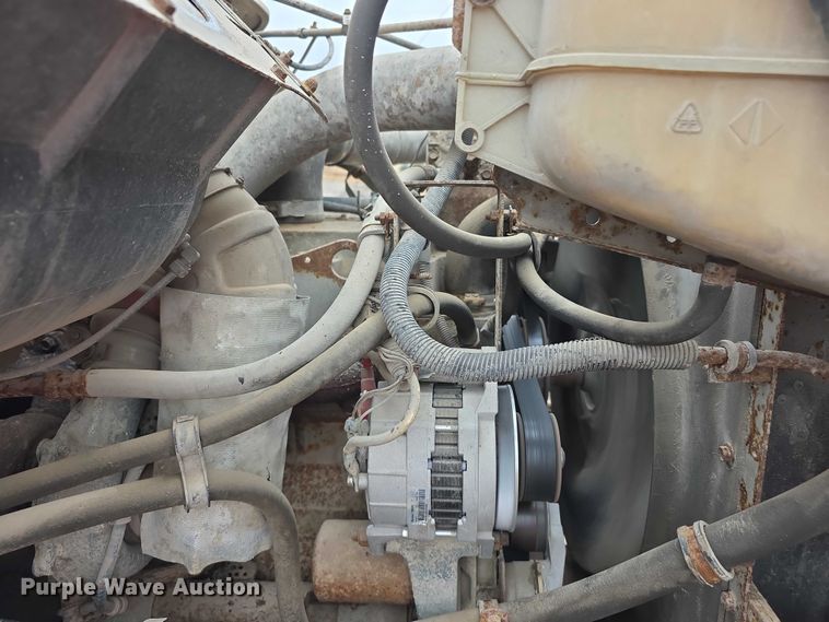 image for item FI0665 1999 International 4900 flatbed truck