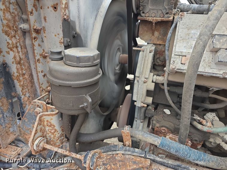 image for item FI0665 1999 International 4900 flatbed truck