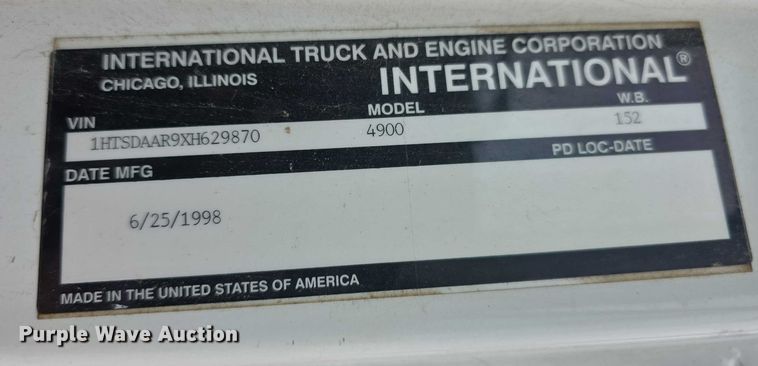 image for item FI0665 1999 International 4900 flatbed truck