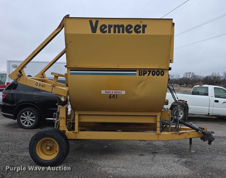 image for item FI0666 2005 Vermeer BP7000 bale processor