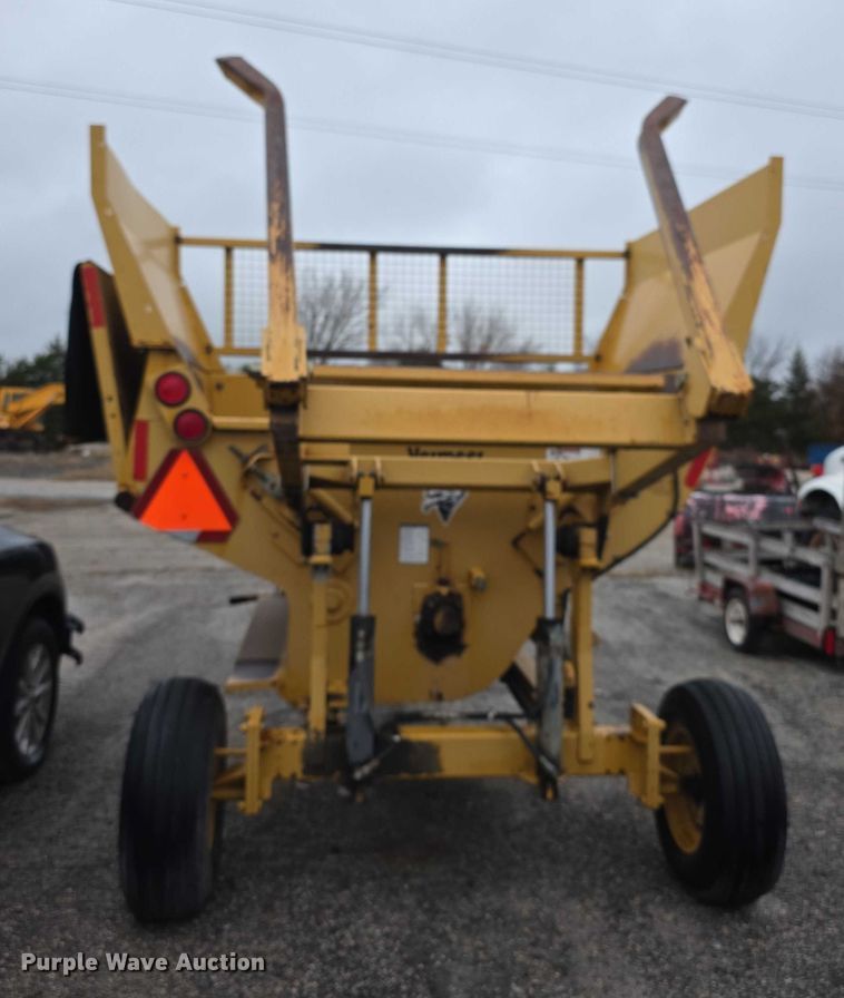 image for item FI0666 2005 Vermeer BP7000 bale processor