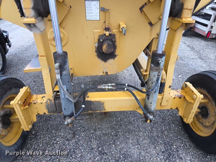 image for item FI0666 2005 Vermeer BP7000 bale processor