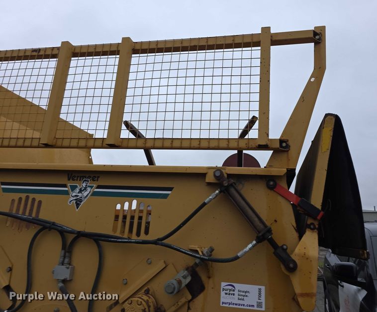 image for item FI0666 2005 Vermeer BP7000 bale processor