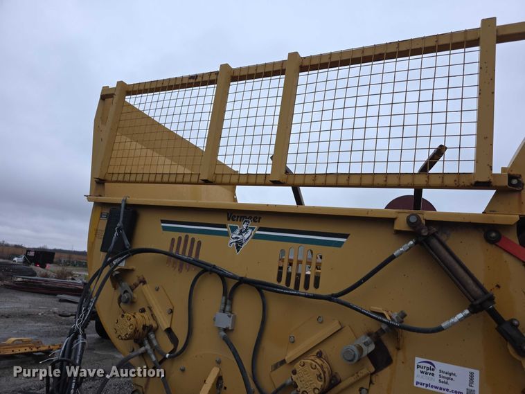 image for item FI0666 2005 Vermeer BP7000 bale processor