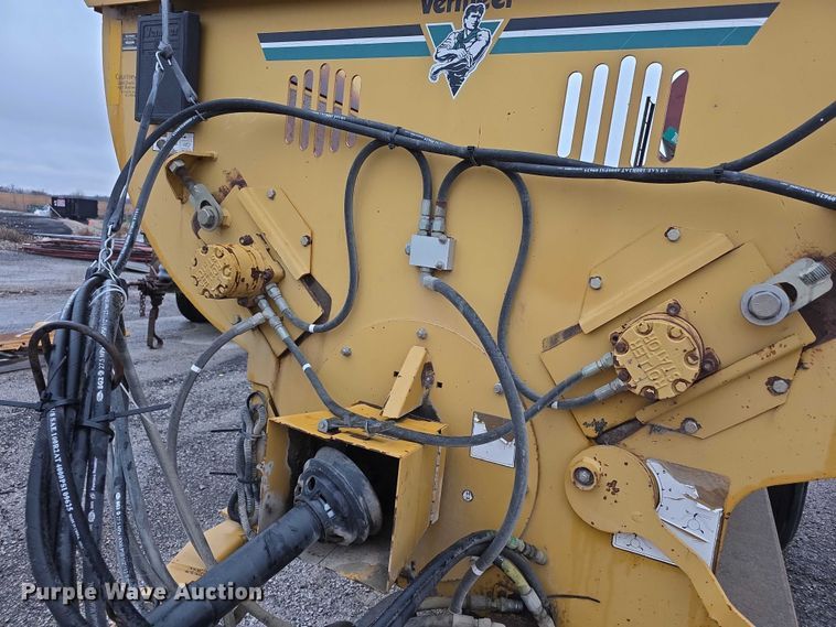 image for item FI0666 2005 Vermeer BP7000 bale processor