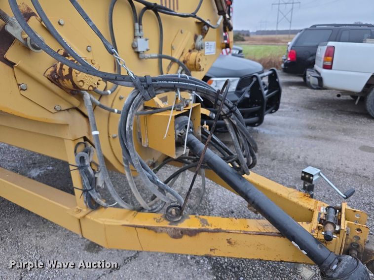 image for item FI0666 2005 Vermeer BP7000 bale processor