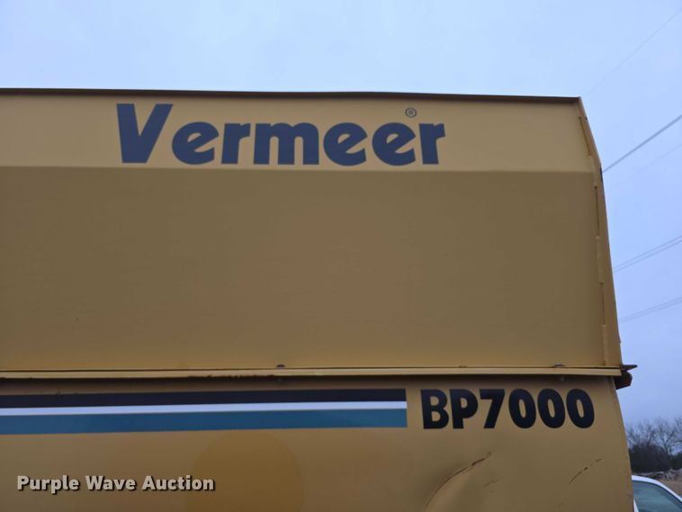 image for item FI0666 2005 Vermeer BP7000 bale processor