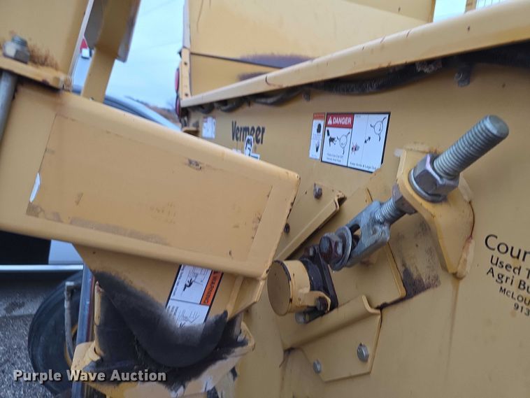 image for item FI0666 2005 Vermeer BP7000 bale processor