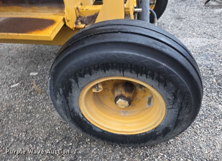 image for item FI0666 2005 Vermeer BP7000 bale processor