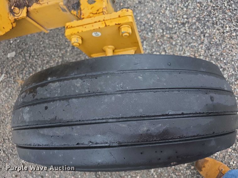 image for item FI0666 2005 Vermeer BP7000 bale processor