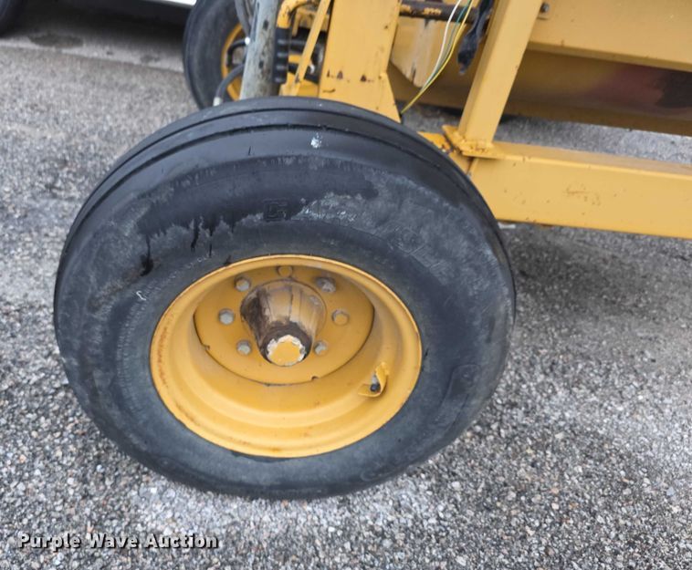 image for item FI0666 2005 Vermeer BP7000 bale processor