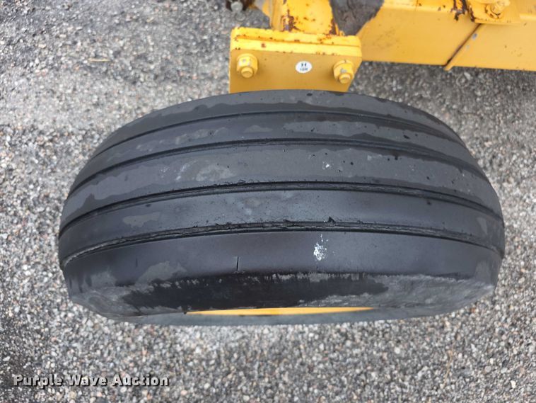 image for item FI0666 2005 Vermeer BP7000 bale processor