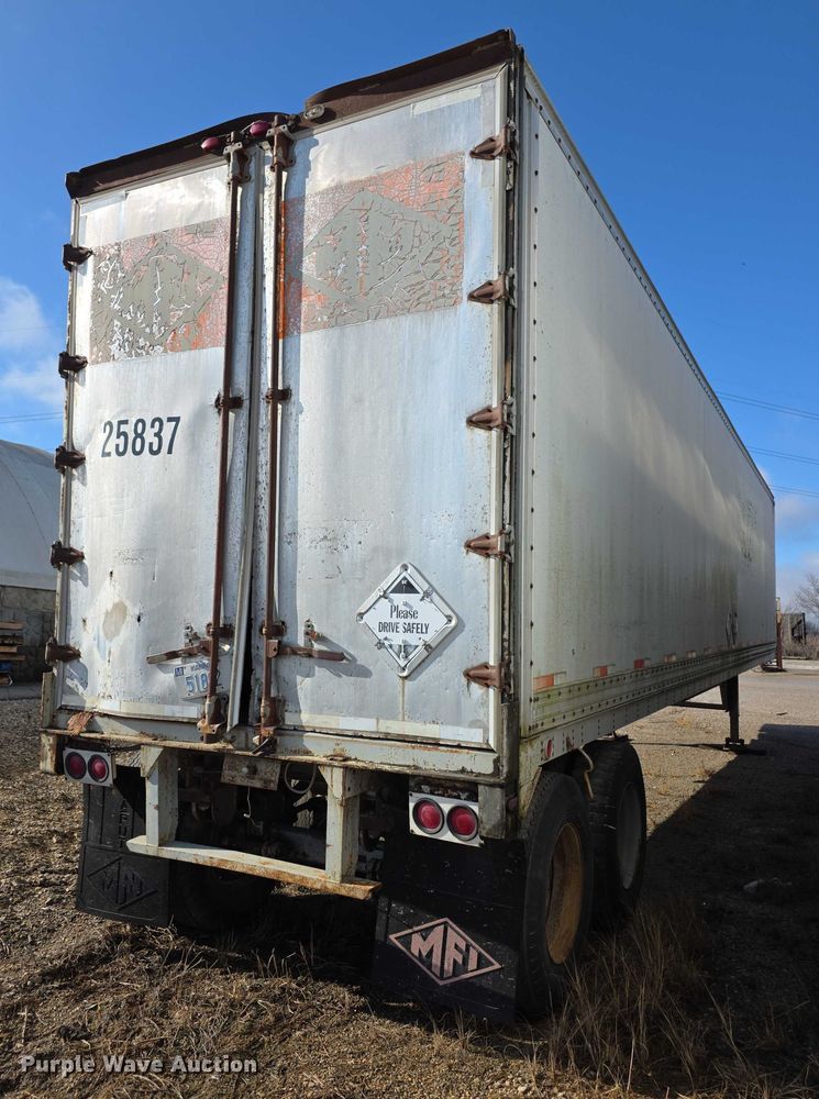 image for item FI0667 1979 Trailmobile 011R3YAW dry van trailer