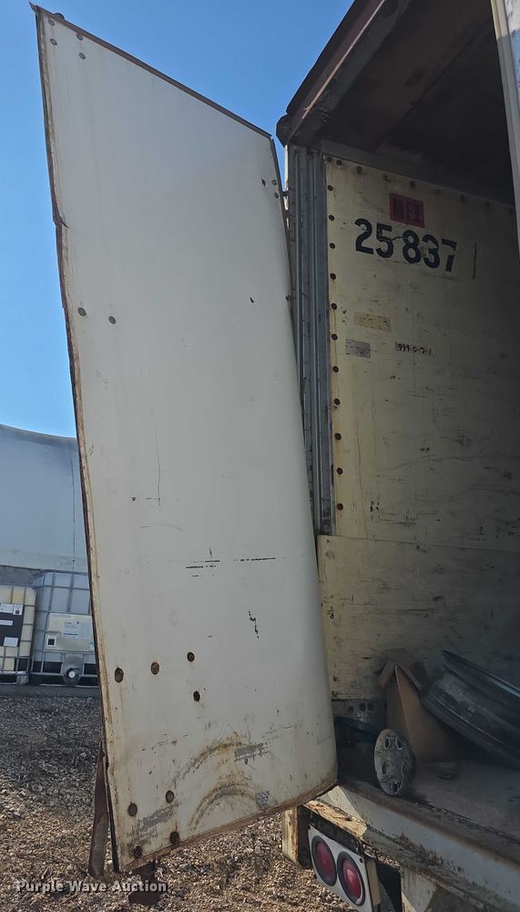 image for item FI0667 1979 Trailmobile 011R3YAW dry van trailer