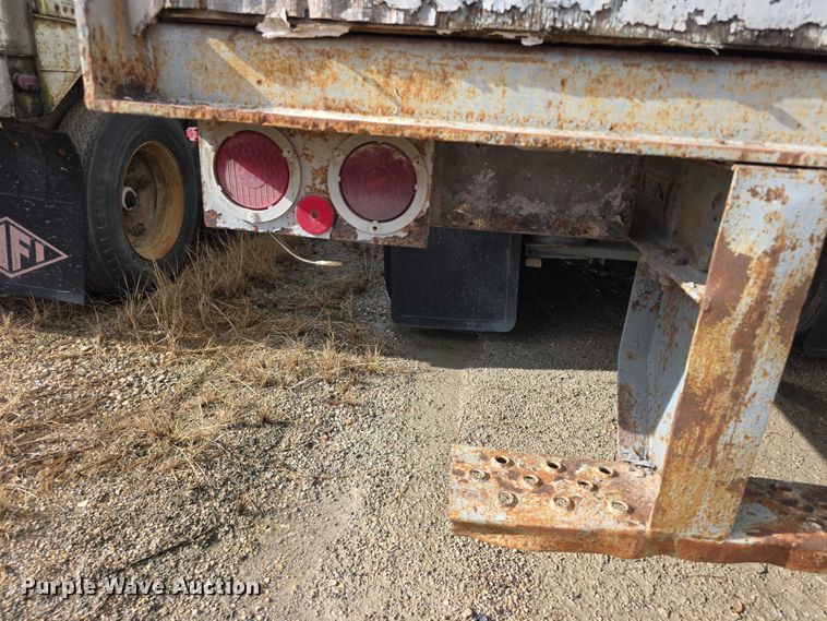 image for item FI0668 1995 Fruehauf FBLF91.5NT248 dry van trailer