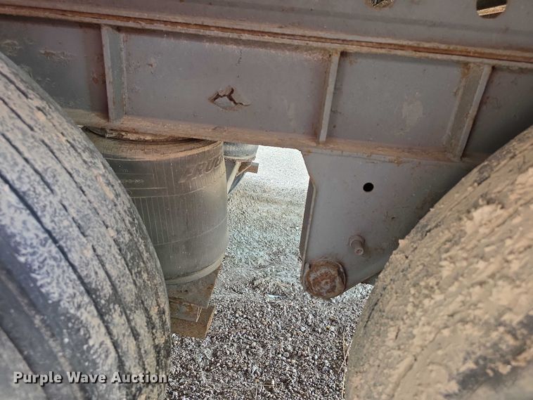 image for item FI0668 1995 Fruehauf FBLF91.5NT248 dry van trailer