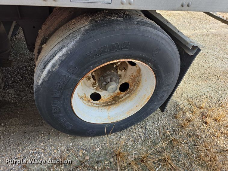 image for item FI0668 1995 Fruehauf FBLF91.5NT248 dry van trailer