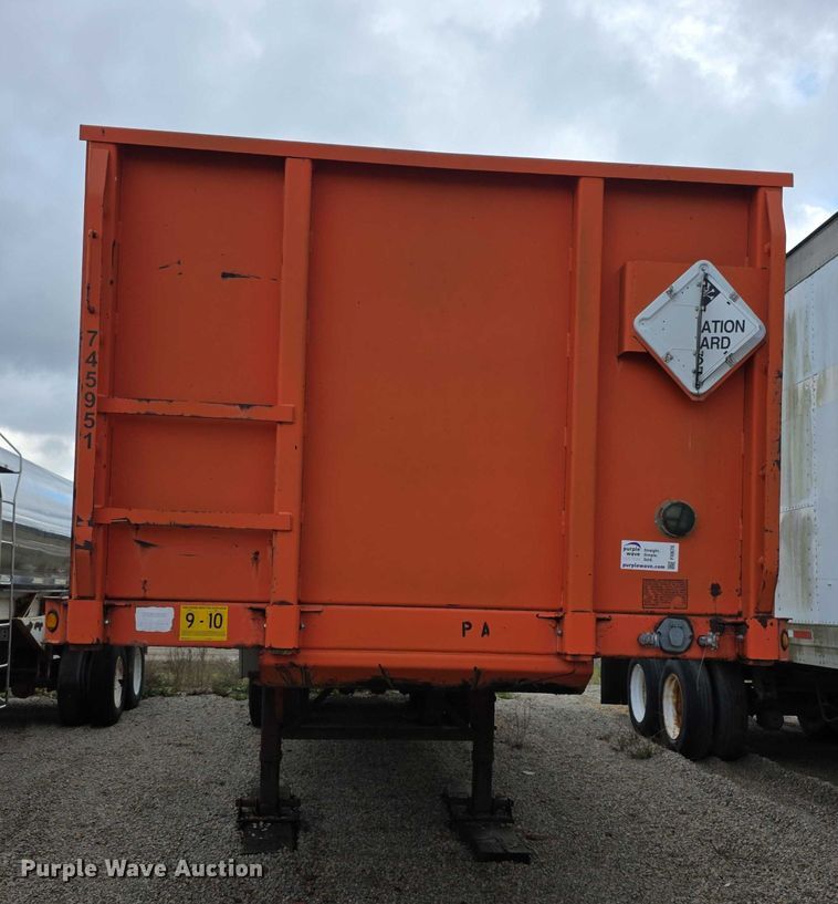 image for item FI0670 2001 Wabash flatbed trailer