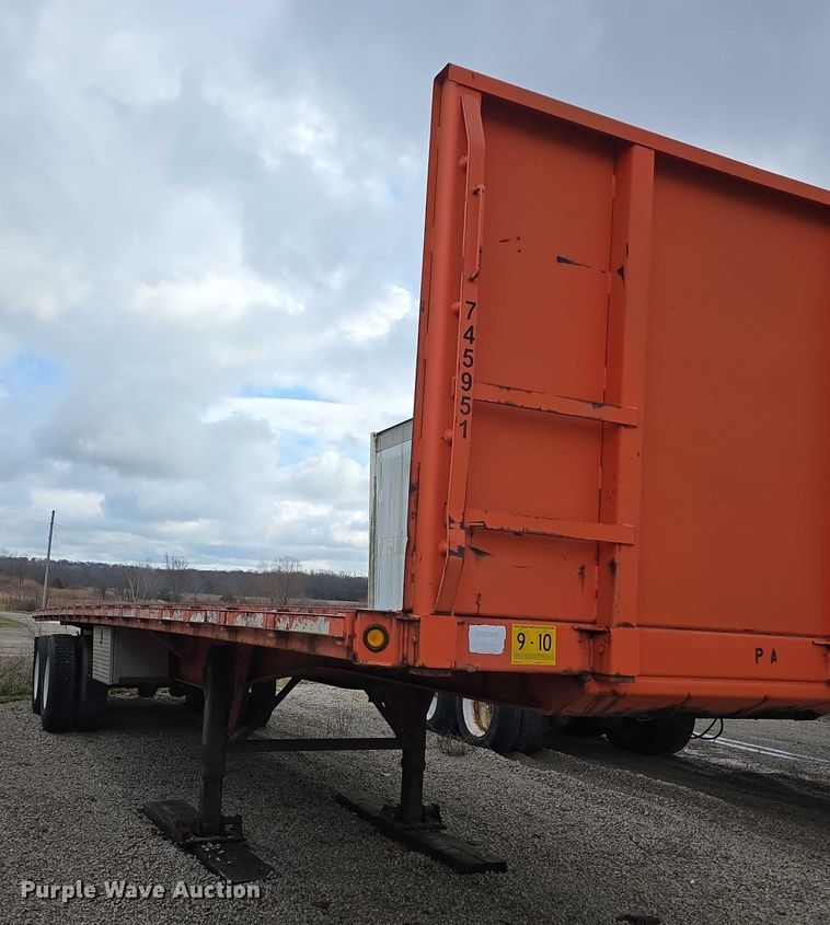 image for item FI0670 2001 Wabash flatbed trailer