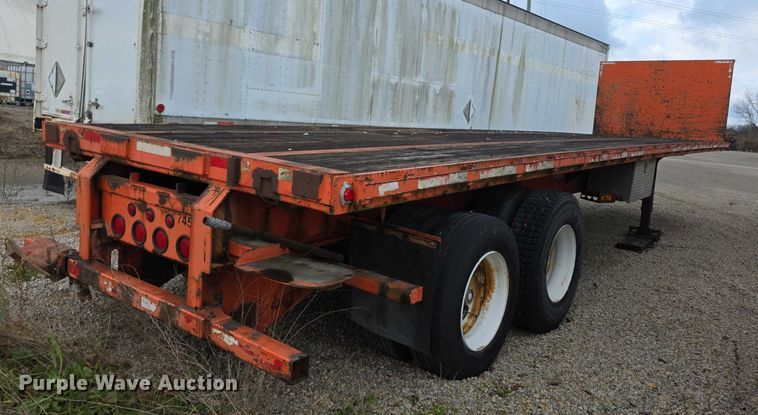 image for item FI0670 2001 Wabash flatbed trailer