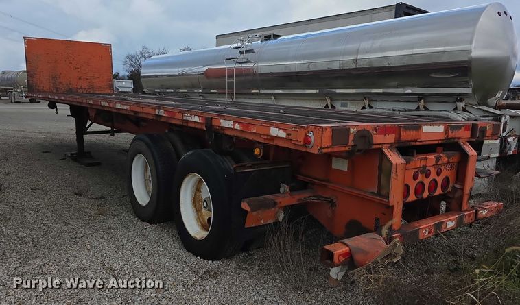 image for item FI0670 2001 Wabash flatbed trailer