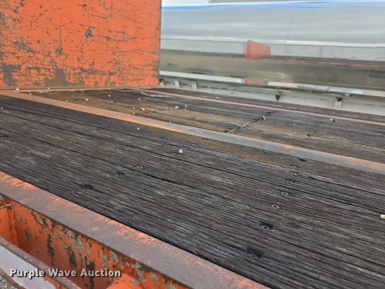 image for item FI0670 2001 Wabash flatbed trailer