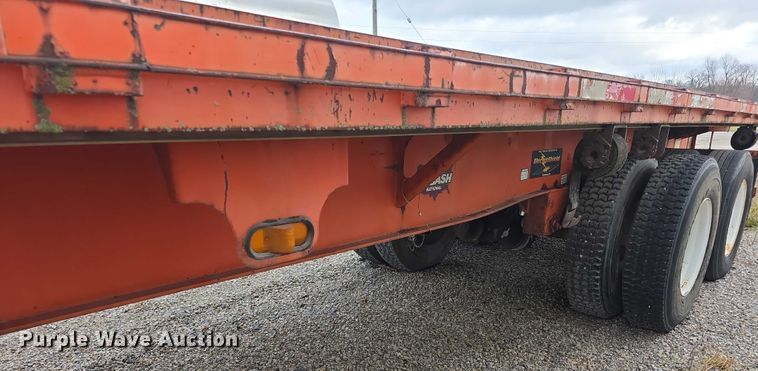 image for item FI0670 2001 Wabash flatbed trailer