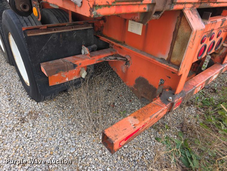 image for item FI0670 2001 Wabash flatbed trailer