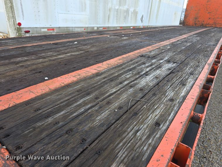 image for item FI0670 2001 Wabash flatbed trailer