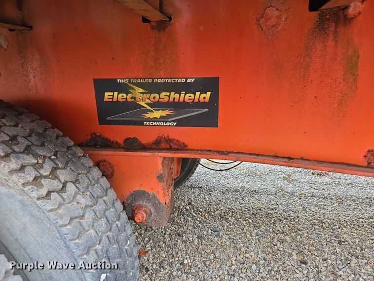 image for item FI0670 2001 Wabash flatbed trailer