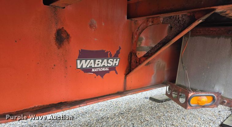 image for item FI0670 2001 Wabash flatbed trailer