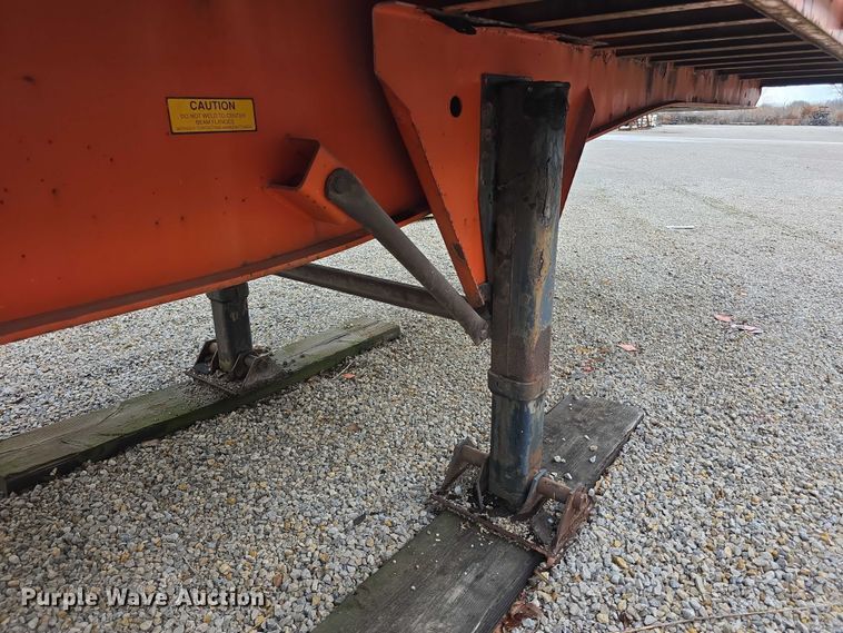 image for item FI0670 2001 Wabash flatbed trailer