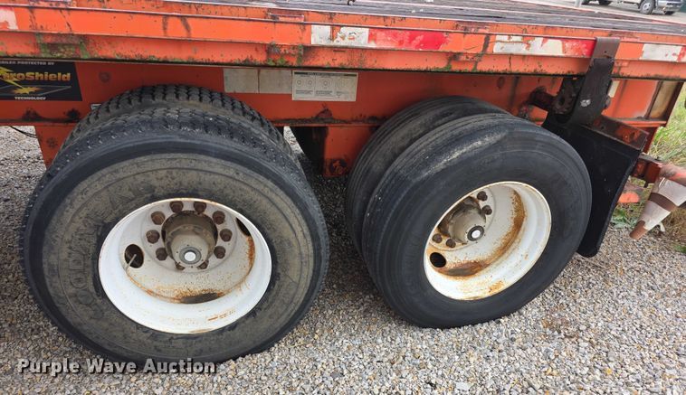 image for item FI0670 2001 Wabash flatbed trailer