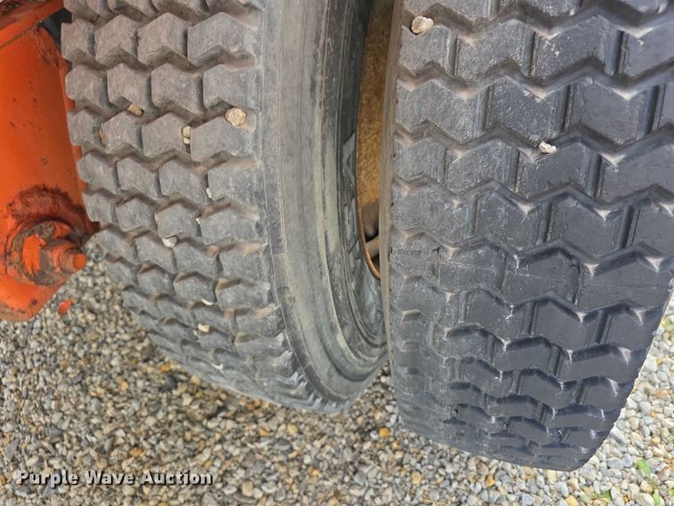 image for item FI0670 2001 Wabash flatbed trailer