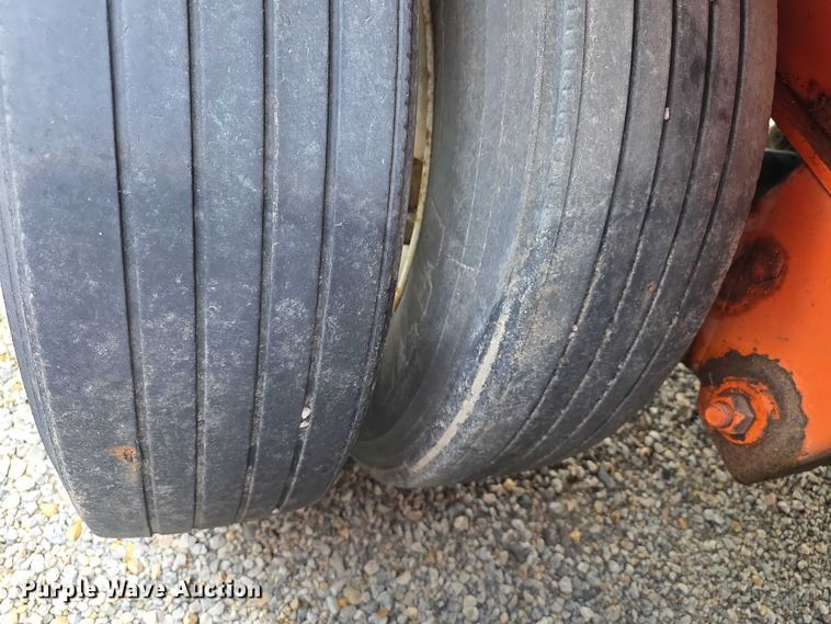 image for item FI0670 2001 Wabash flatbed trailer