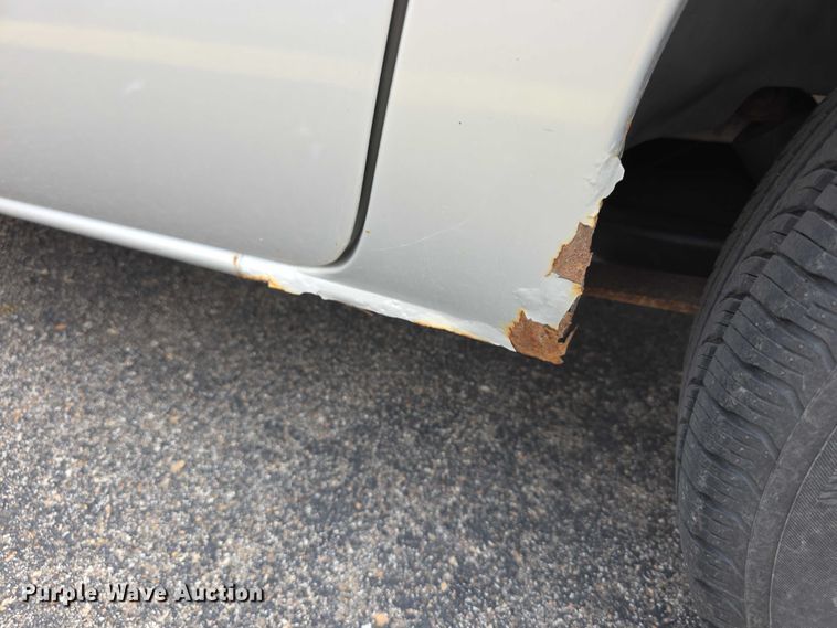 image for item FI0672 2001 Dodge Caravan van