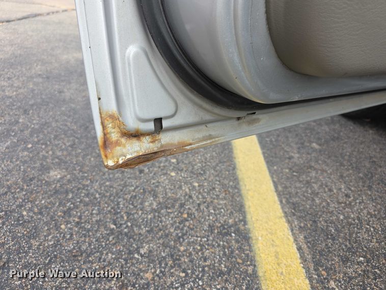 image for item FI0672 2001 Dodge Caravan van